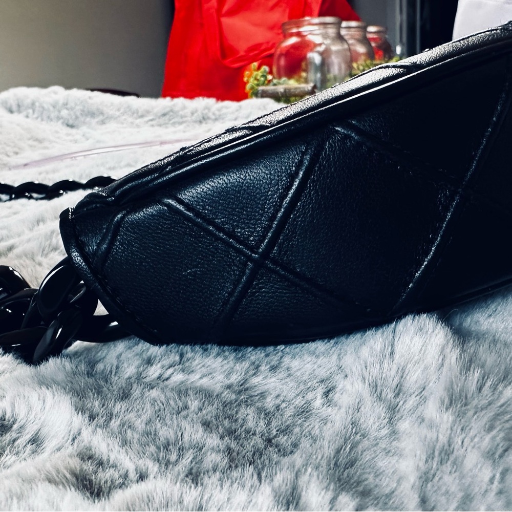 Tory Burch Mini Fleming Soft Crescent Bag in Black. - Picture 5 of 8